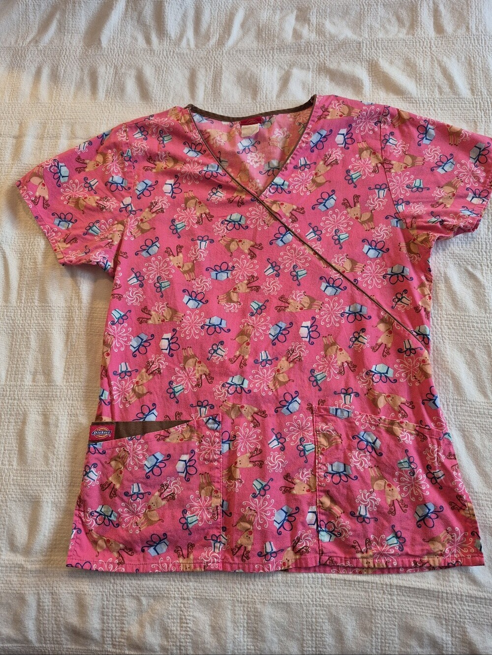 Dickies women's XS pink scrub top uniform shirt holiday print VGUC